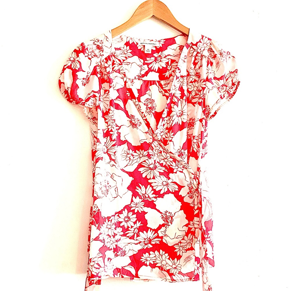 BANANA REPUBLIC - Floral Wrap front Top !